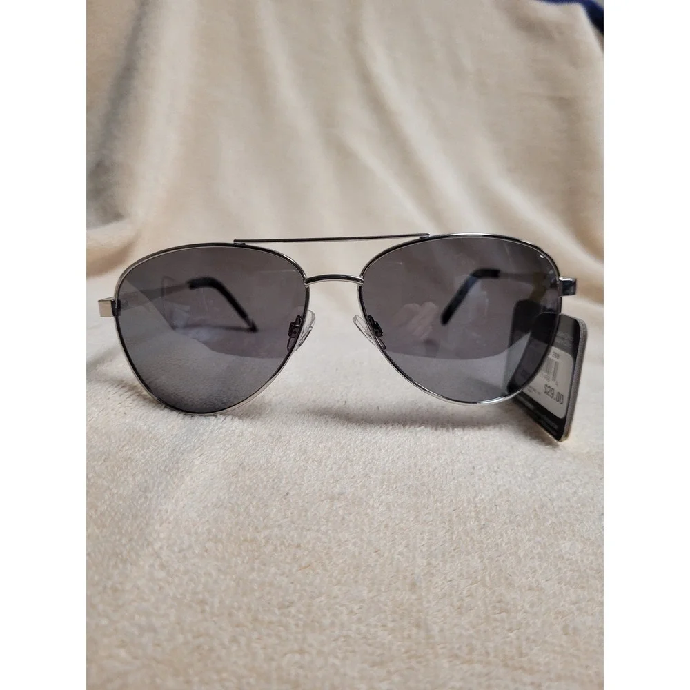 Foster Grant‎ Mens Aviator Sunglasses Silver Polarized Sleek Smoke Lens NEW